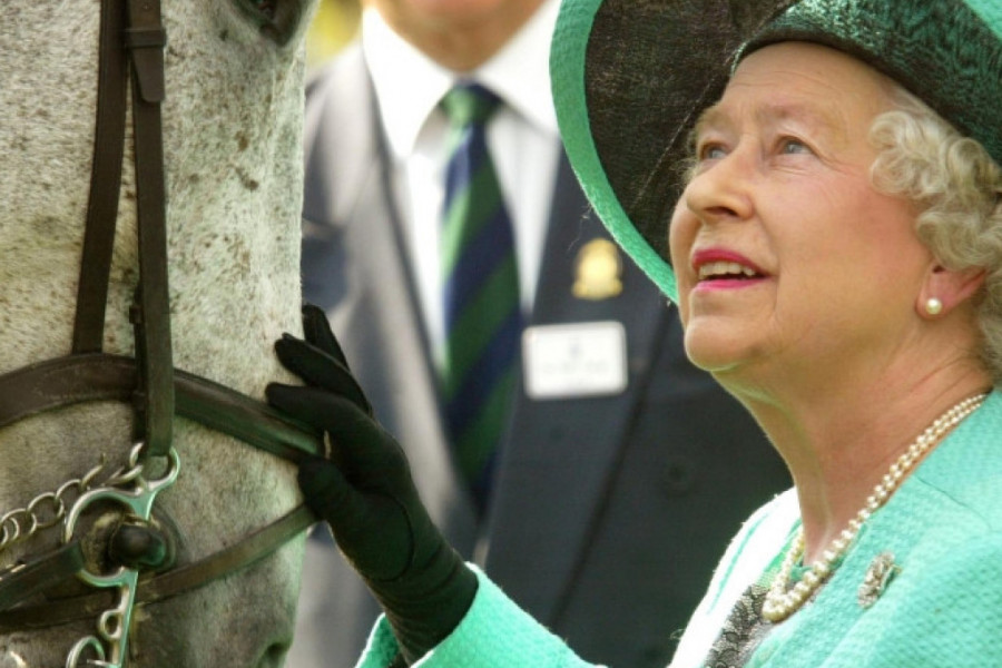 Neustrašiva kraljica: Elizabeta II ponovo u sedlu (foto)
