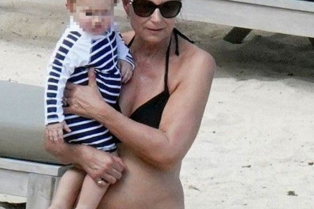 Kerol Midlton oduševila: Majka buduće kraljice izgleda savršeno u bikiniju!