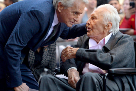 Kirk Daglas danas puni 103 godine - po njega je Tito slao privatni avion! (video)