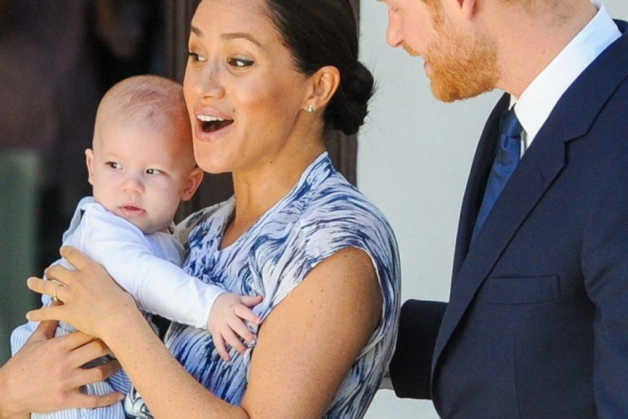Ovo je dosad neviđen snimak mame Megan i bebe Arčija: Nežni poljupci za malog princa
