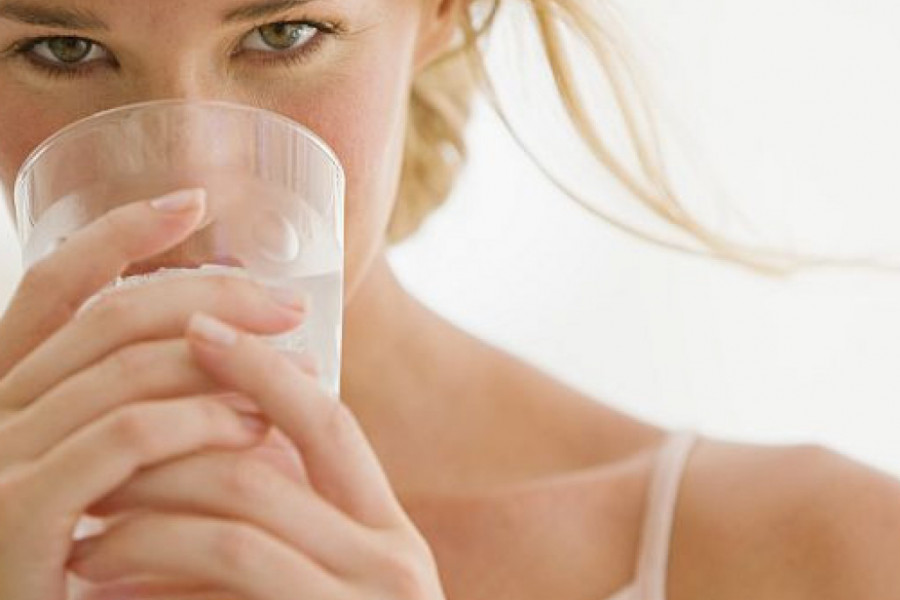 Pet razloga zašto voda u vašoj čaši ne treba da bude hladna već topla