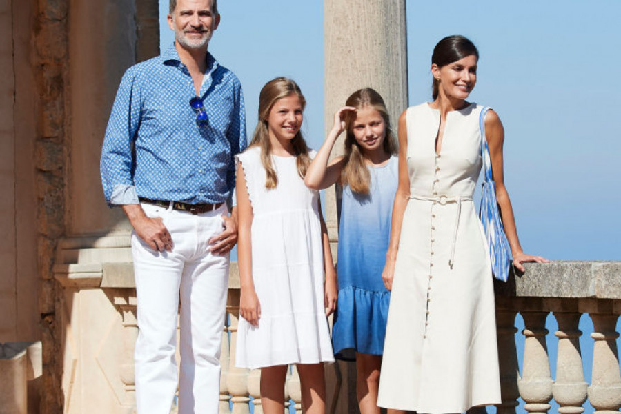 Španska kraljevska porodica na Majorki: Kraljica Leticija  u savršenoj letnjoj haljini