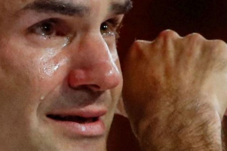 Tragedija koja ga je obeležila:  Čelični Federer zaplakao tokom intervjua (video)