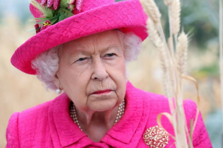 Rođenje kraljevske bebe u senci skandala: Kraljica Elizabeta besna