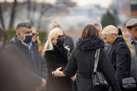 Prijatelji i porodica okupili se na pomenu Šabana Šaulića: Ilda i Sanela u suzama (foto)