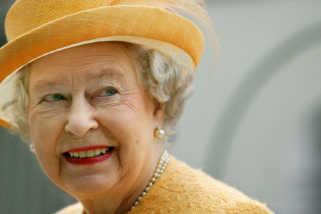 Najvredniji nakit kraljice Elizabete: Neverovatna priča o prstenu koji nosi 70 godina