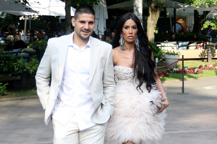 Oženio se fudbaler Aleksandar Mitrović, svi komentarišu mladinu haljinu (foto)