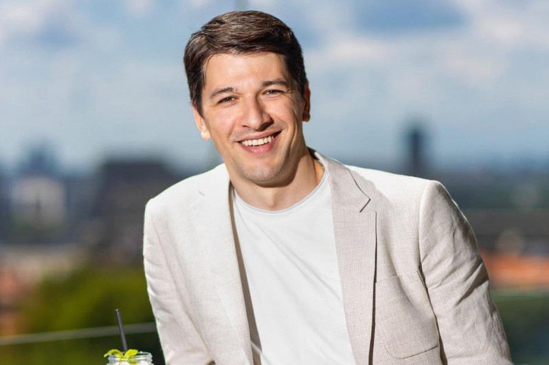 Kao grom iz vedra neba! Oženio se Viktor Savić, pred oltar odveo poznatu glumicu FOTO