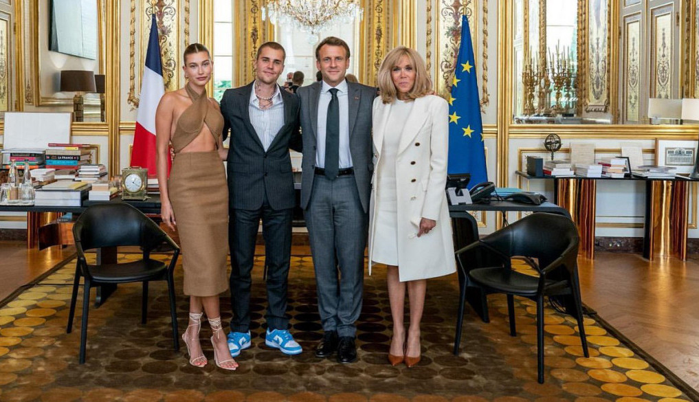 Ne možete takvi u Jelisejsku palatu: Džastin i Hejli Biber posetili francuskog predsednika, fanovi ih napali zbog neprimerene odeće