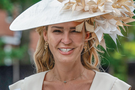 Dama iz Londona: Marijana Mateus u društvu kraljevske porodice pratila glamurozne konjičke trke (foto)