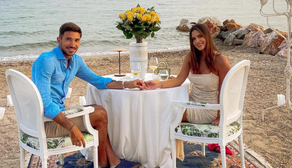 Romantična veridba na obali mora: Fudbaler Marko Grujić zaprosio dugogodišnju devojku Miju (foto)