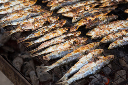 Brzo i ukusno: Vreme je za usoljene sardine sa roštilja