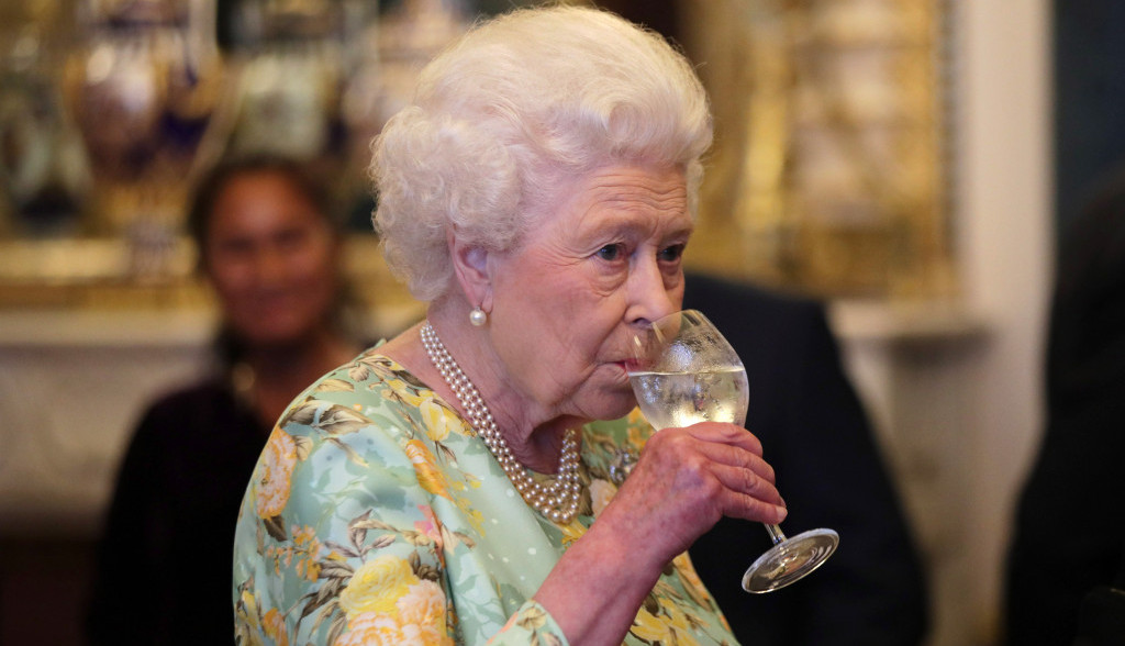Da li kraljica Elizabeta pije alkohol? Nekadašnji šef kuhinje Bakingemske palate otkriva istinu
