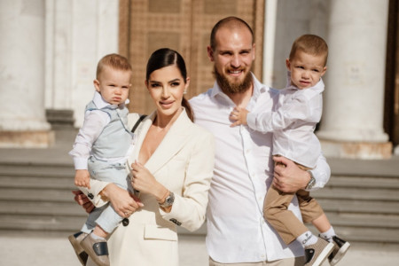 Porodična čarolija: Ana i Predrag Rajković krstili sina u Hramu Svetog Save (foto)