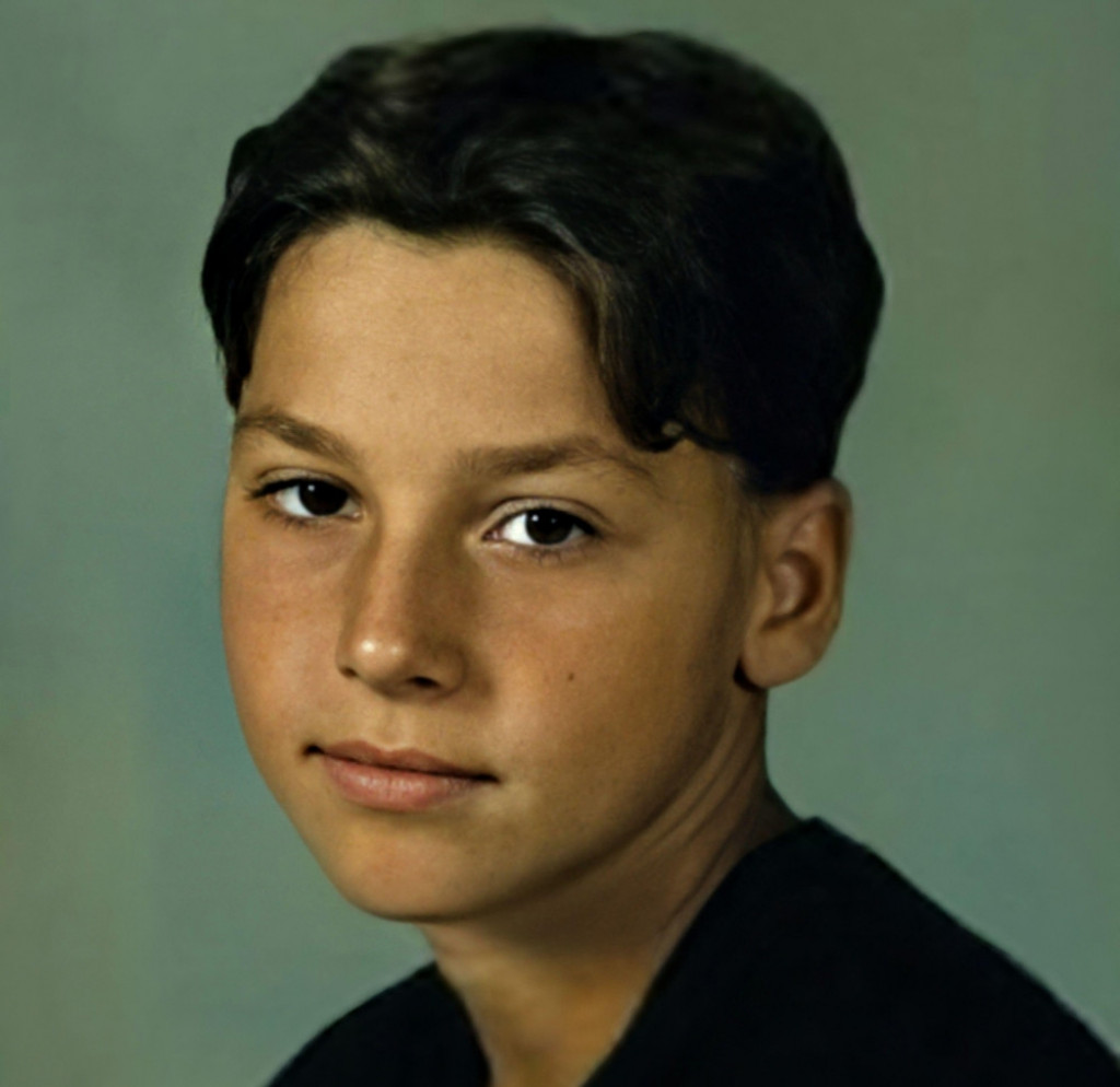 Then and now: Do you recognize a world-famous schoolboy? thumbnail