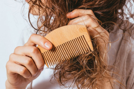 Stres, produženi kovid, disbalans hormona: Zašto kosa pojačano opada