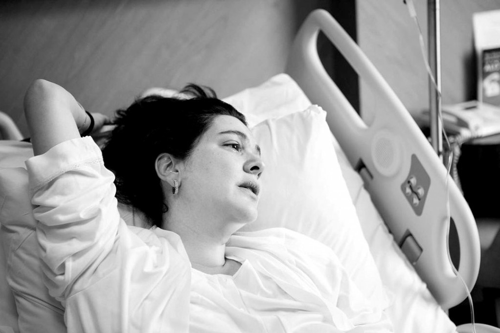Potresna slika iz bolnice: Berguzar Korel uznemirila javnost, da li je malena Lejla dobro?!
