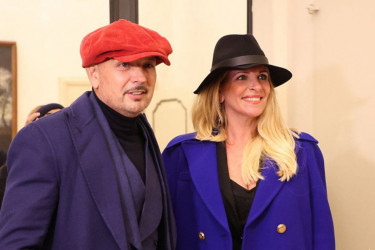 Ovo se zove modni sklad: Siniša i Arijana Mihajlović blistali na svečanosti u Bolonji, slavnom treneru uručeni ključevi grada