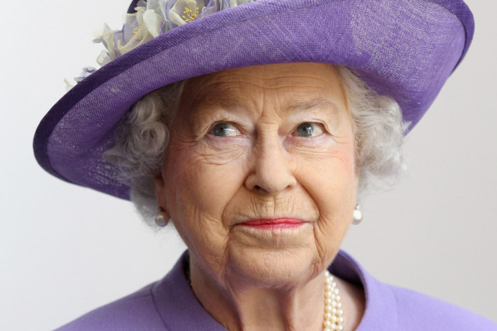 Tajno oružje njenog veličanstva: Punih 69 godina kraljica Elizabeta verna je ovom karminu, dobila je čak i svoju nijansu