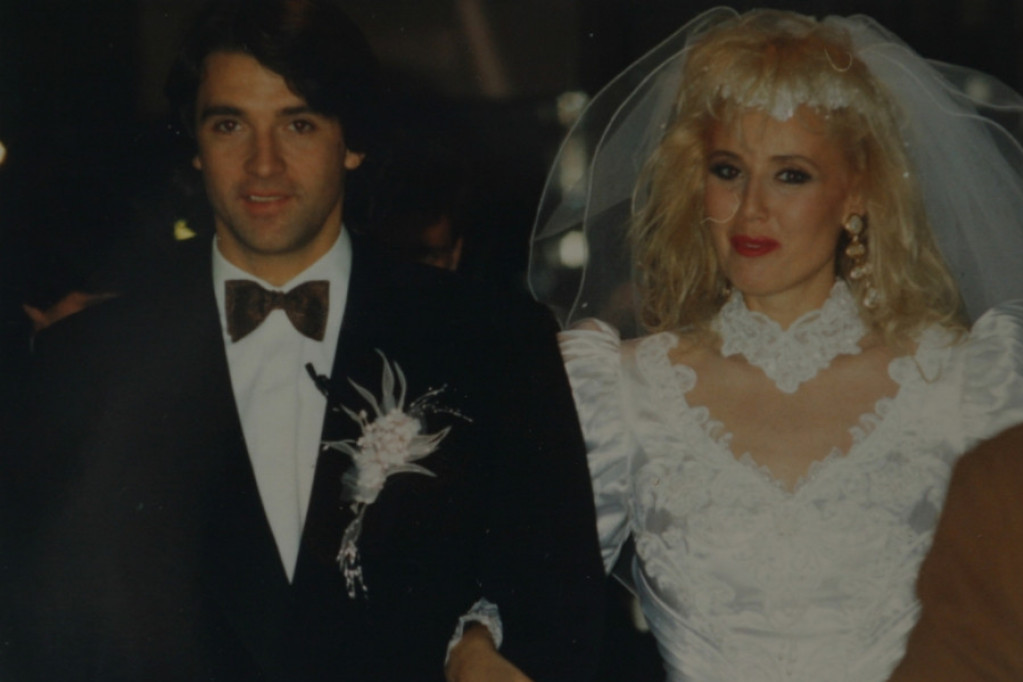 Te večeri prekinut je “Dnevnik” u pola osam: Brena i Boba slave 30 godina braka, ovako je 1991. godine bilo na njihovoj svadbi (foto)