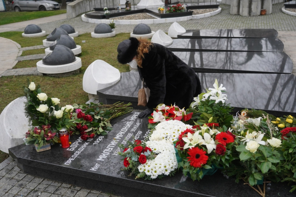 Najtužniji Badnji dan: Ana Bekuta slomljena nad Mrkinim grobom (foto)