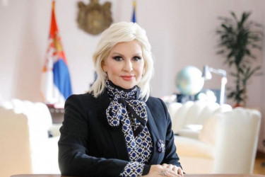 Ministarka i domaćica: Zorana Mihajlović Božić proslavlja nikad srećnija, ova dama je njena desna ruka (foto)