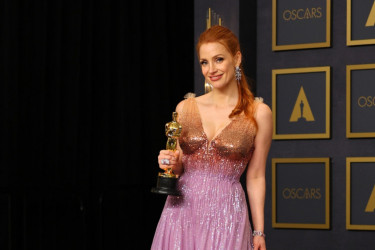 Dodela Oskara 2022: Burno veče u Holivudu! Umesto aplauza šamar na sceni, dame pokazale da moda kreće u novom smeru (foto)