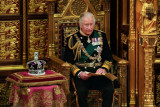 Od velike vladarke ostala je samo kruna: Princ Čarls po prvi put održao kraljičin govor, Britanci zabrinuti za Elizabetino zdravlje