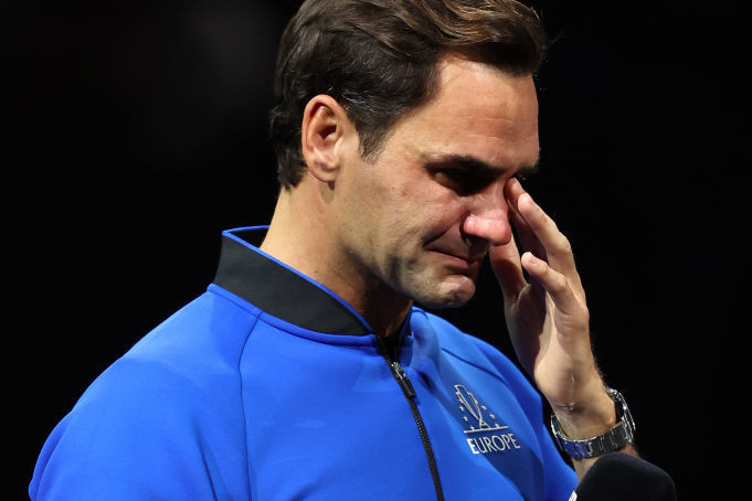 Emotivan kraj velike karijere: Federer se u suzama oprostio od tenisa, Mirka i deca istrčali na teren (foto)