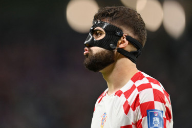 Ne sme da je skida! Zašto hrvatski fudbaler Joško Gvardiol nosi masku