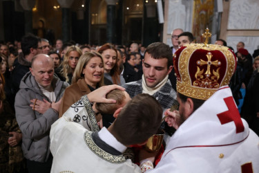Mali Željko oduševio sve prisutne u Hramu Svetog Save: Ceca na božićnoj liturgiji sa porodicom  FOTO