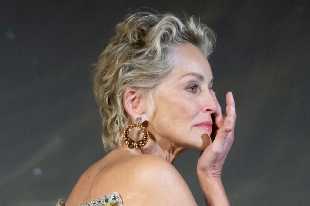 Dom Šeron Stoun zavijen u crno, glumica potvrdila vest o smrti: Istina je, moj Patrik... VIDEO