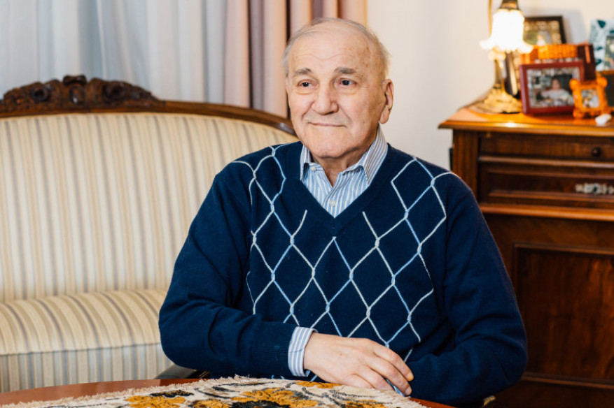 Lep i pametan, na dedu: Unuk Bate Živojinovića njegova slika i prilika, samo se u jednom razlikuju