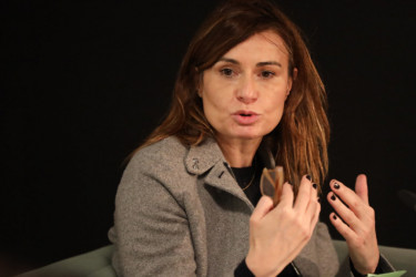 Teške povrede! Biljana Srbljanović polomila obe ruke: Navali narode, ne mogu da se branim FOTO