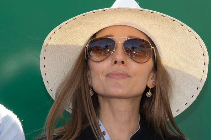 Nije lako biti Novakova supruga: Stajling Jelene Đoković ponovo pod lupom, samo se u nju gledalo na tribinama FOTO