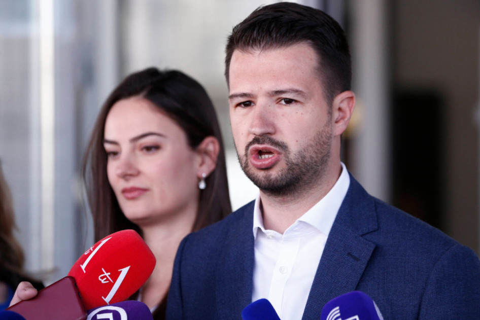 Najdraži tatin zagrljaj: Novi predsednik Crne Gore objavio preslatku fotografiju s ćerkom koju je nedavno dobio FOTO