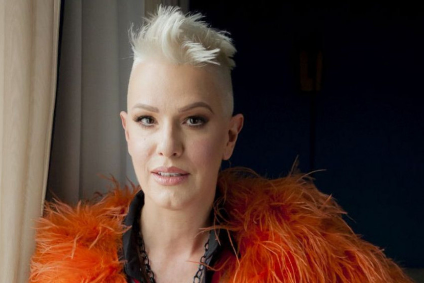 Ni ona ne bere pare s drveta: Tijana Dapčević radi dva posla