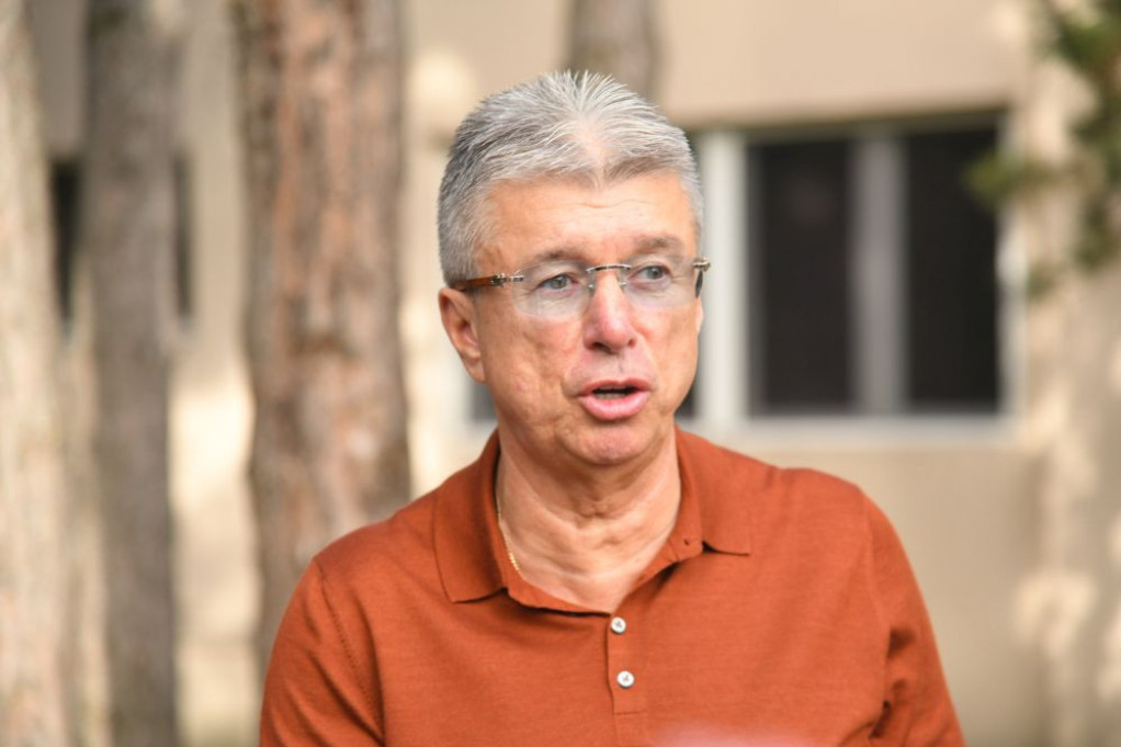 Ovim se Saša Popović bavio u penziji, osmislio čak i ambalažu, Suzana danas donela na grob