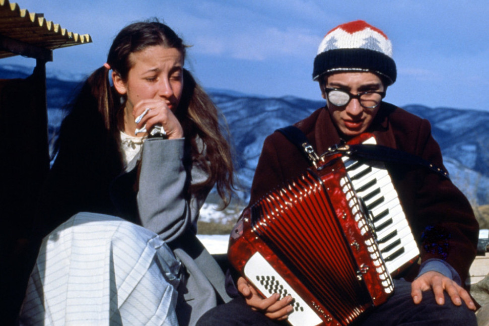 Godine su učinile svoje: Ovako danas izgleda čuvena Azra iz filma Dom za vešanje FOTO
