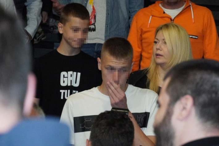 Gruova udovica sa sinovima na premijeri filma: Vuk i Relja u suzama, lepa Danica više nije ista žena FOTO