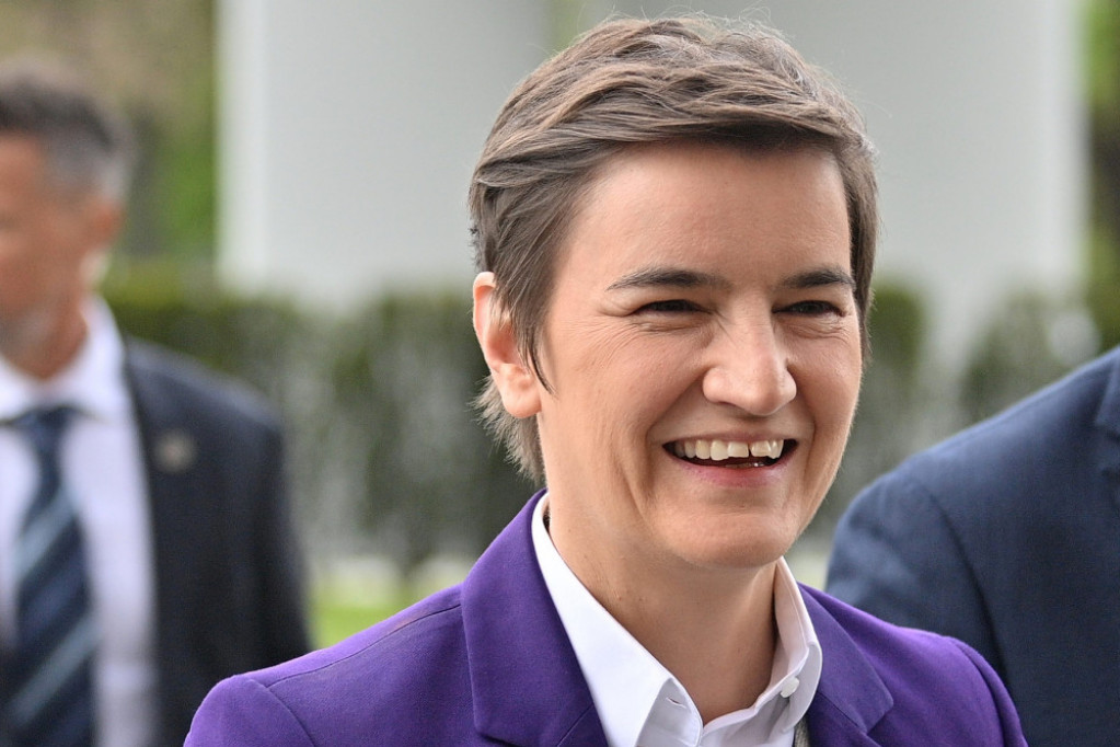 Ovo se jednom viđa! Ana Brnabić u bikiniju, pogledajte kako premijerka izgleda na plaži FOTO