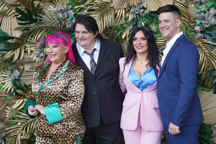 Da li je moguće da ovde letuje ćerka Zorice Brunclik? Zlata i muž kupaju se u reci, a evo kako im izgleda smeštaj FOTO