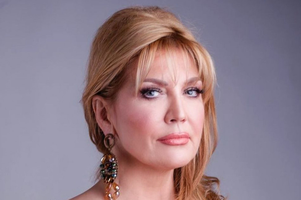 Da može, ovu sliku bi najradije spalila: Pogledajte u kakvoj se venčanici Suzana Mančić udala za prvog muža FOTO