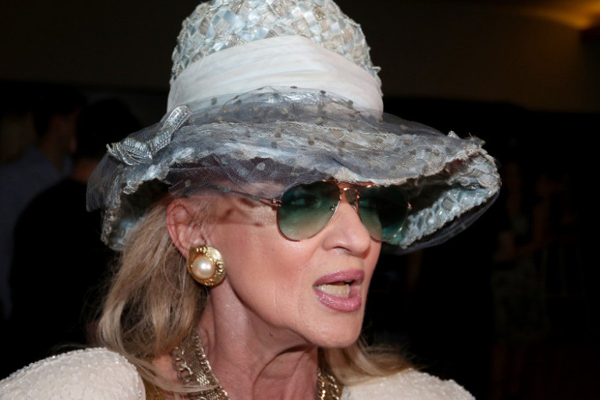 Bebi Dol uzima hranu u narodnoj kuhinji: Ne liči na sebe, mršava je i jedva stoji na nogama...