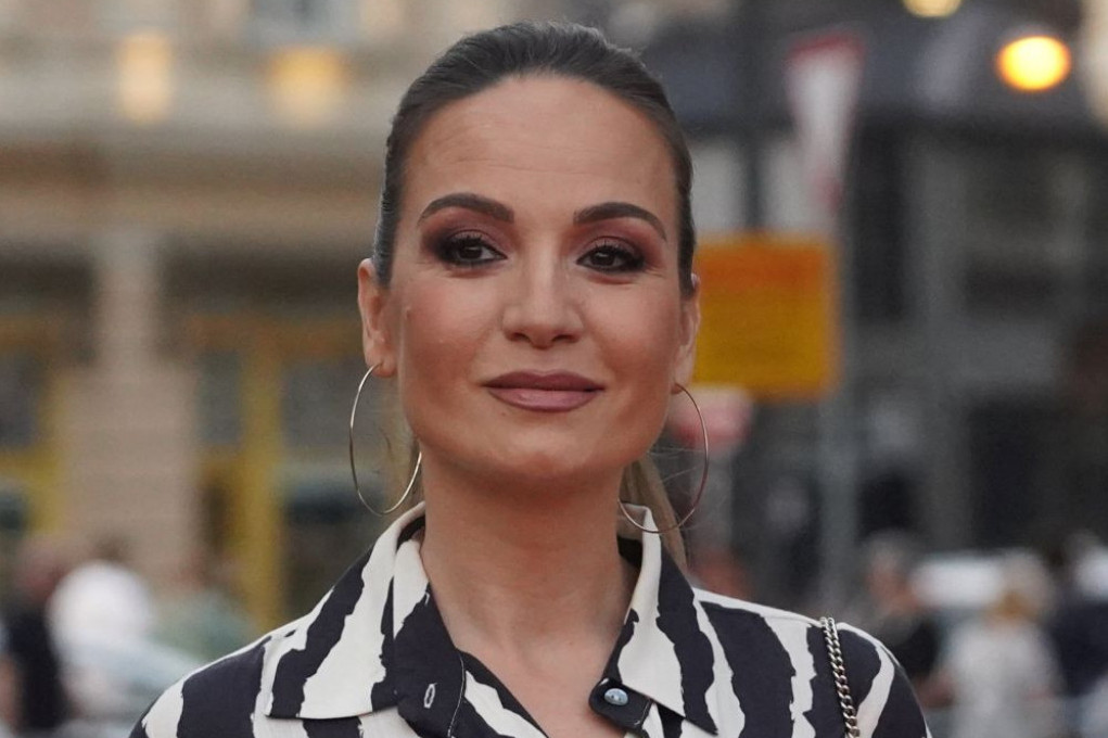 Bez trunke šminke i nikad dublji dekolte: Ovo baš nismo očekivali od Jelene Tomašević