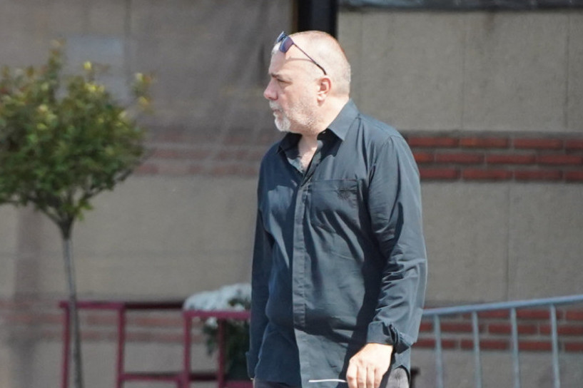 Nikola Kojo ljubi Vladimirov krst, majci pozlilo: Pretužne scene na sahrani brata našeg glumca, da srce prepukne FOTO