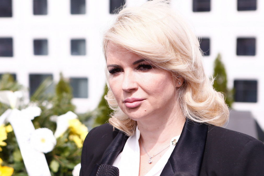 Upečatljivo izdanje: Darija Kisić u poseti Iranu pokrila glavu hidžabom FOTO