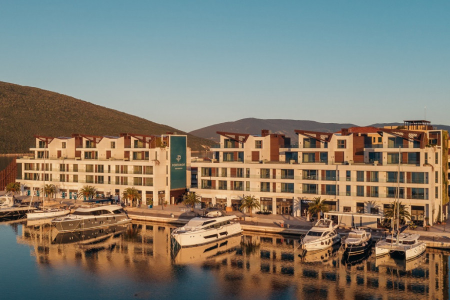 Prava nautička oaza u Boki Kotorskoj: Top 4 razloga zašto ovog leta treba da se usidrite u Portonovi marinu