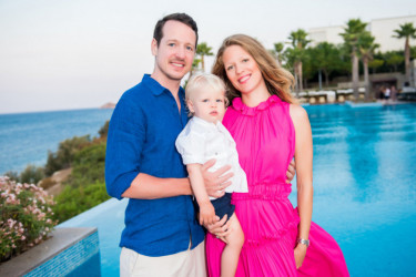 Princeza iz komšiluka: Iznenadićete se gde trudna Danica Karađorđević letuje sa suprugom i sinom FOTO