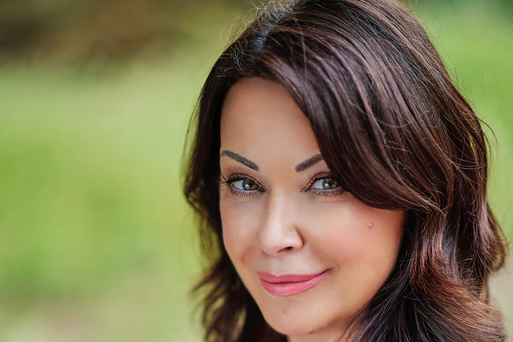 Haljina Dragane Katić je pametan izbor: Sakriva višak kilograma, a tako je elegantna FOTO